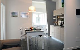 Myhomeincomo - Art Design Suites